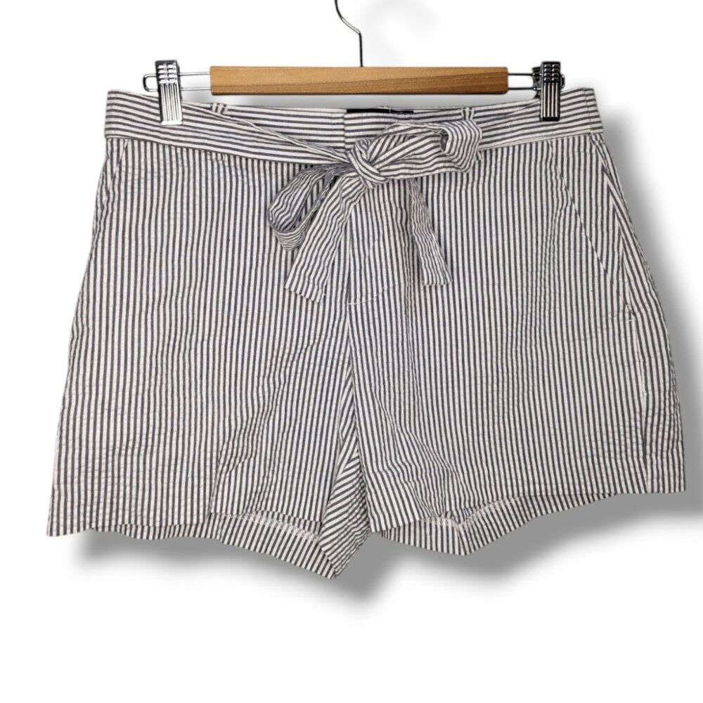 Banana Republic Gray and White Striped Seersucker Belted Shorts Size 6